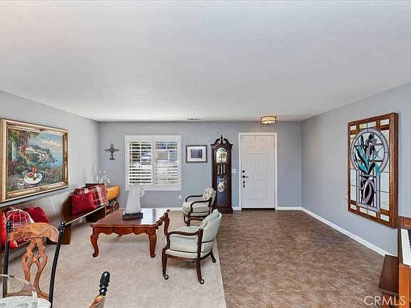 3rd image of 825 Derby St