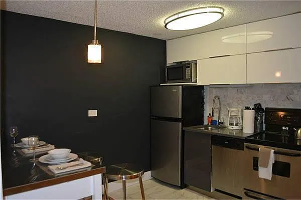 Rented by Global Realty Opportunities | media 49