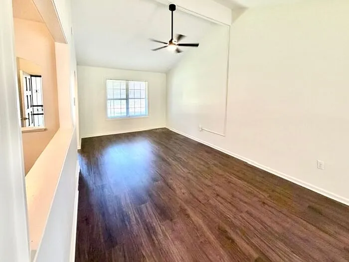 3 bed, 2.0 bath, 1567 sqft, $1,810 — Photo 3