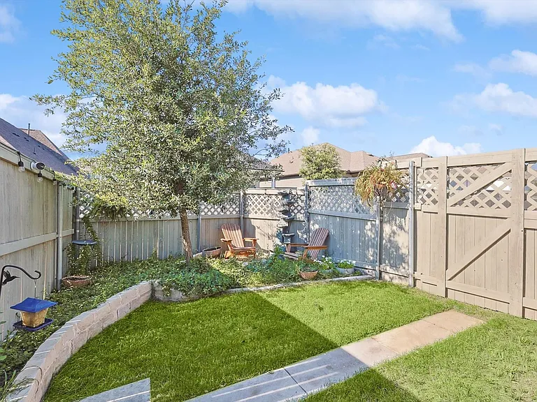 2420 Elm Pl — Photo 25