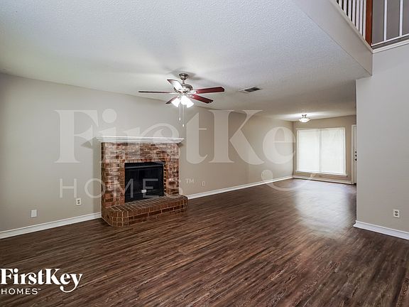 4th image of 809 Parkwest Blvd