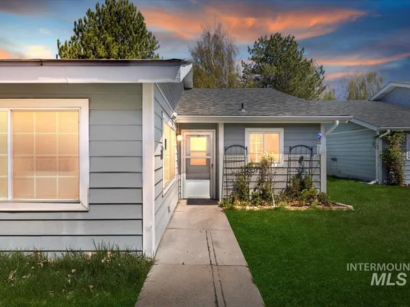 313 1/2 6th St, Filer, ID 83328