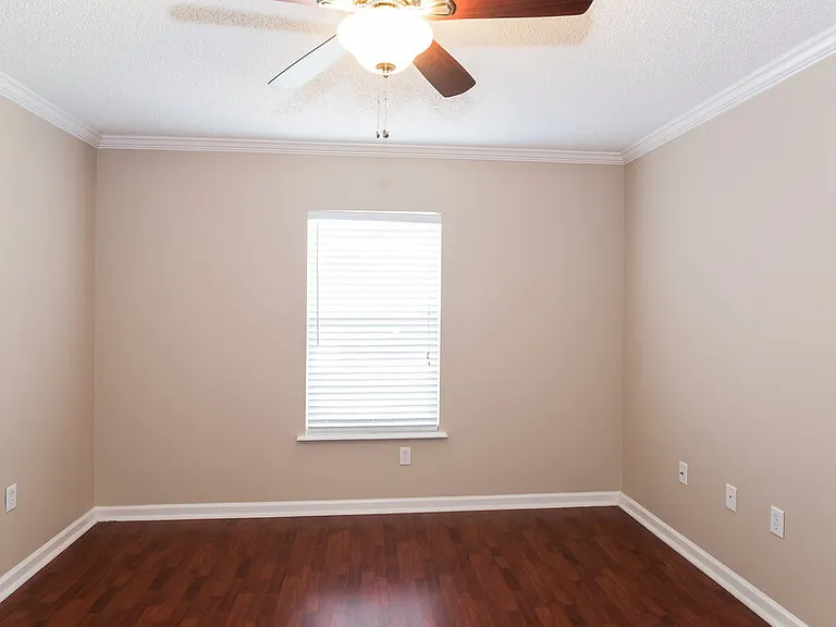 1417 Heather Ct — Photo 13