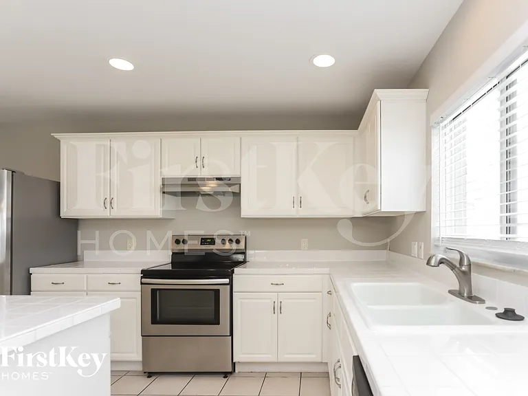 10332 Frog Pond Dr — Photo 5