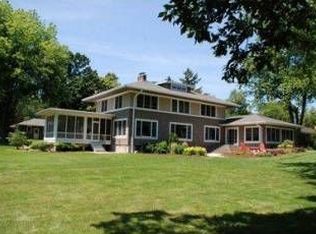 4060 Windermere Ln, Oshkosh, WI 54902