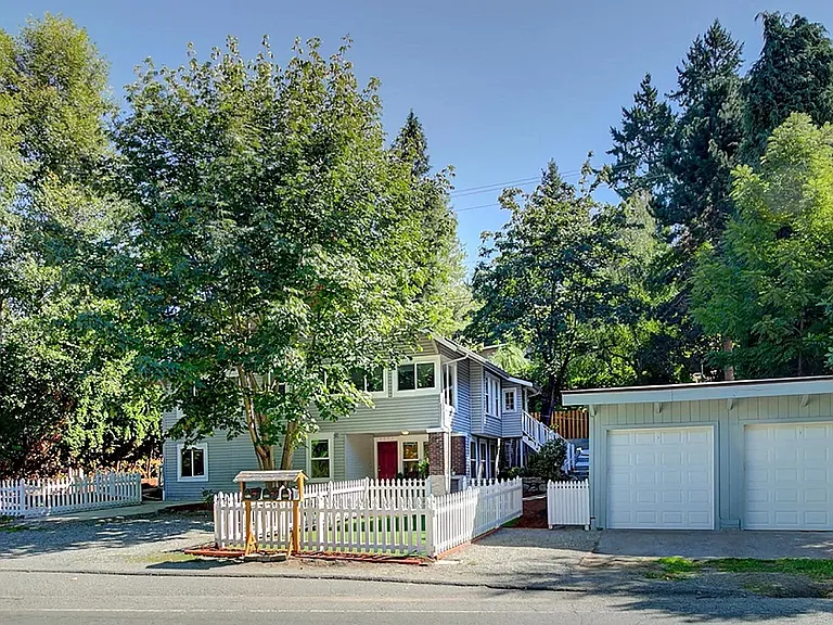8602 Ravenna Ave NE — Photo 1