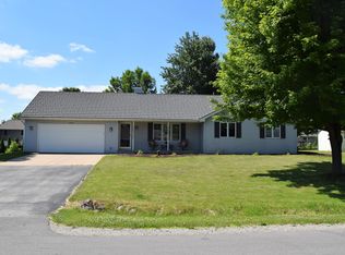2049 Minnie Ln, Suamico, WI 54313