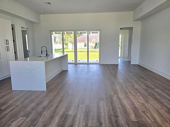 5th image of 1378 SW California Boulevard