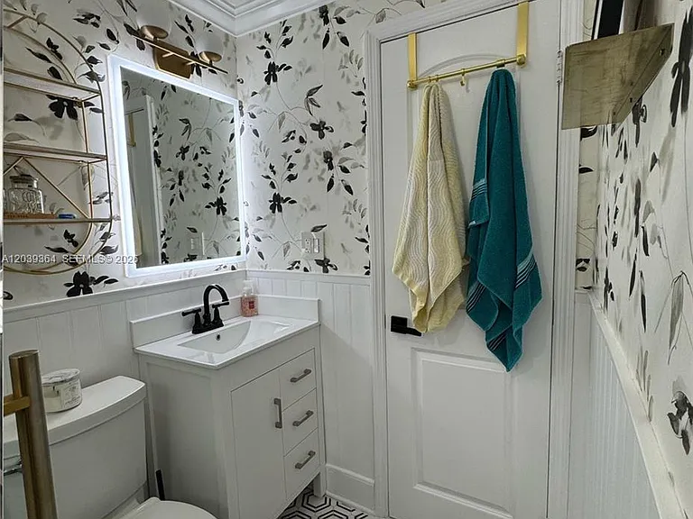2181 SW 50th Ave — Photo 8