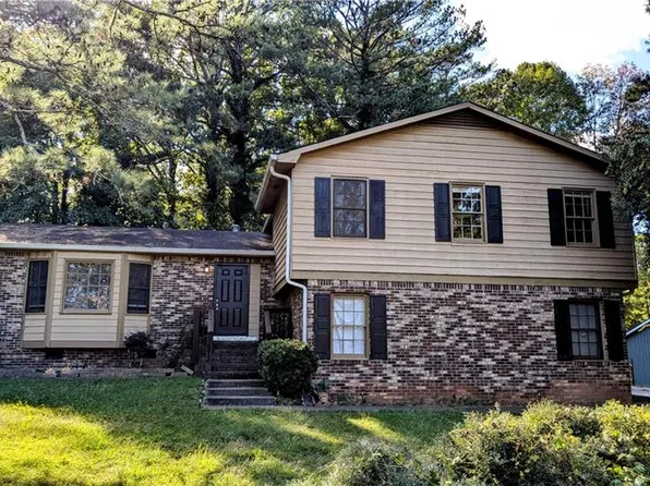 1673 Pineford Ct, Stone Mountain, GA 30088