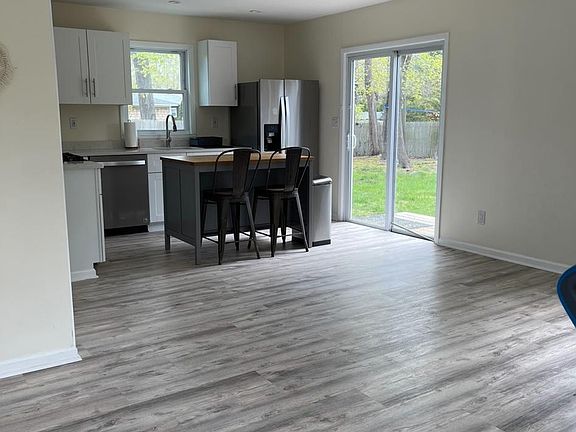 3rd image of 7 Bay Ave #A