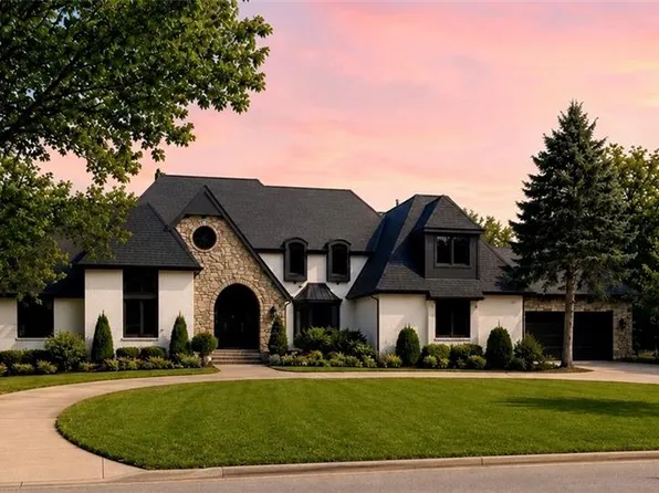 5353 Somerset Dr, Prairie Village, KS 66207