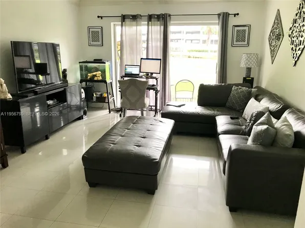 7328 SW 82nd St APT B113, Miami, FL 33143