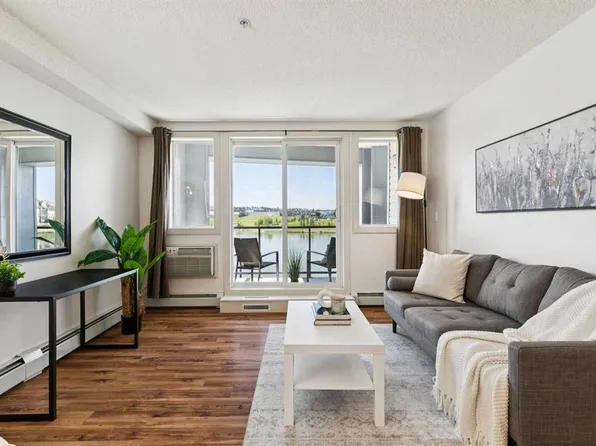 108 W Country Village Cir NE #210, Calgary, AB T3K 0E3