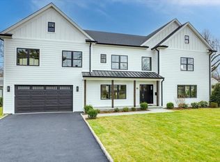 4 Manger Cir, Pelham, NY 10803