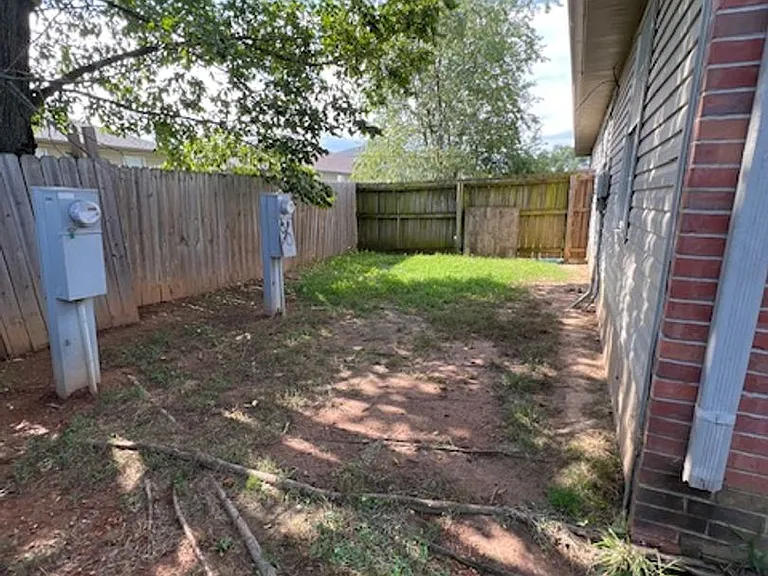 2725 Ponchartrain St — Photo 14