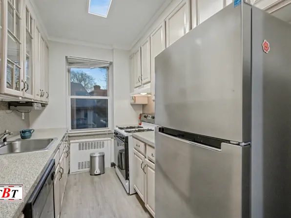 915 East 17th Street image 16 of 29