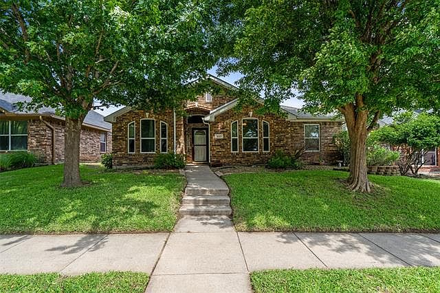 1st image of 807 Heritage Ct