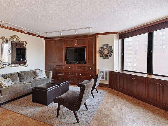 3rd image of 1641 3rd Ave APT 15F
