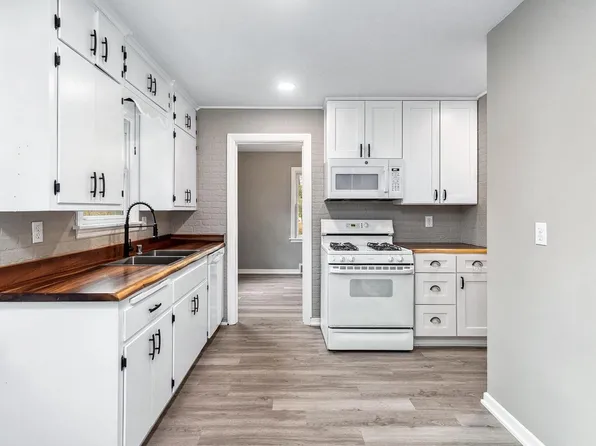 10535 West Spring Green ROAD, Hales Corners, WI 53130