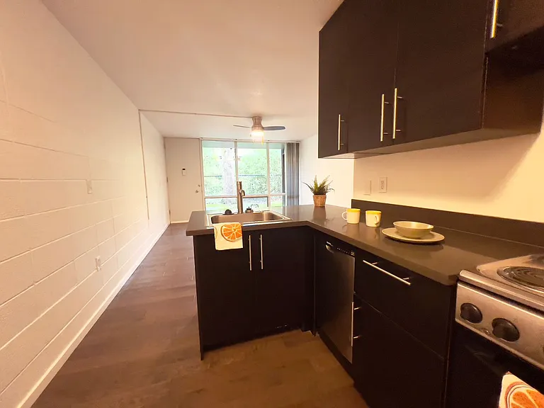 Milan Apartments — Photo 11