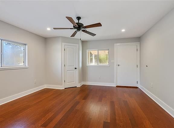 5th image of 409 E Damour St