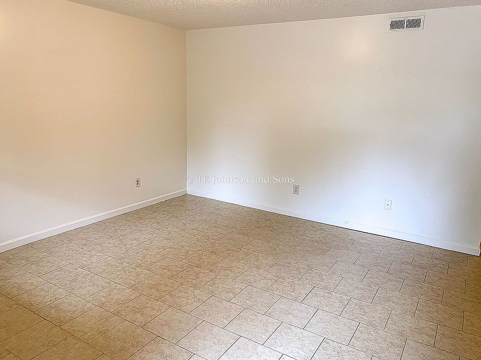 1st image of 1608 Oak Croft Ct #1608