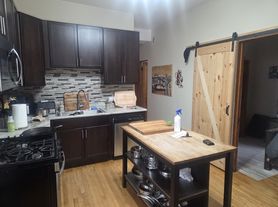 2338 W Iowa St, Chicago, IL