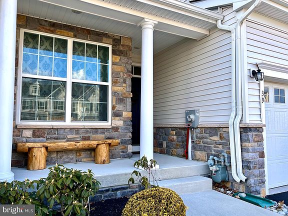 3rd image of 39 Witter Cir