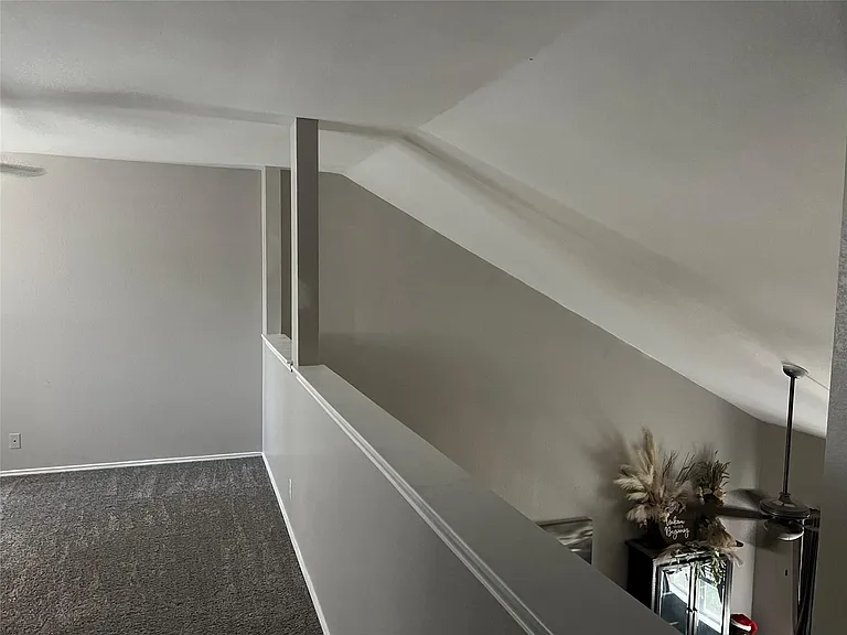 318 Belinda Ct — Photo 5
