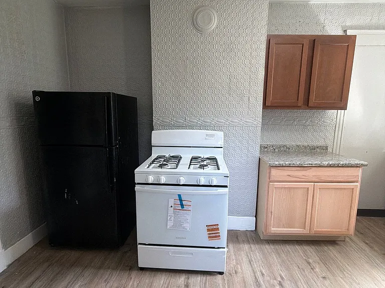 943 Rosemont Ave — Photo 8
