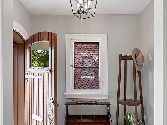 4th image of 9814 S Hoyne Ave