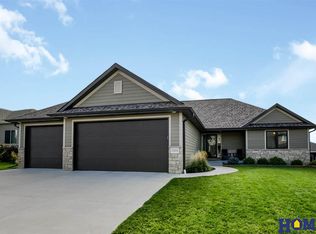7373 Andy Dr, Lincoln, NE 68516