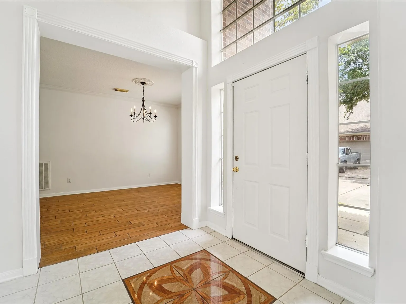 3 bed, 2.5 bath, 2002 sqft, $2,000 — Photo 3