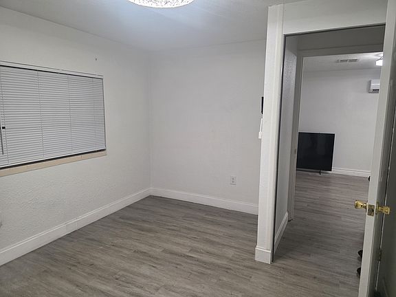 4th image of 110 Mason St #1
