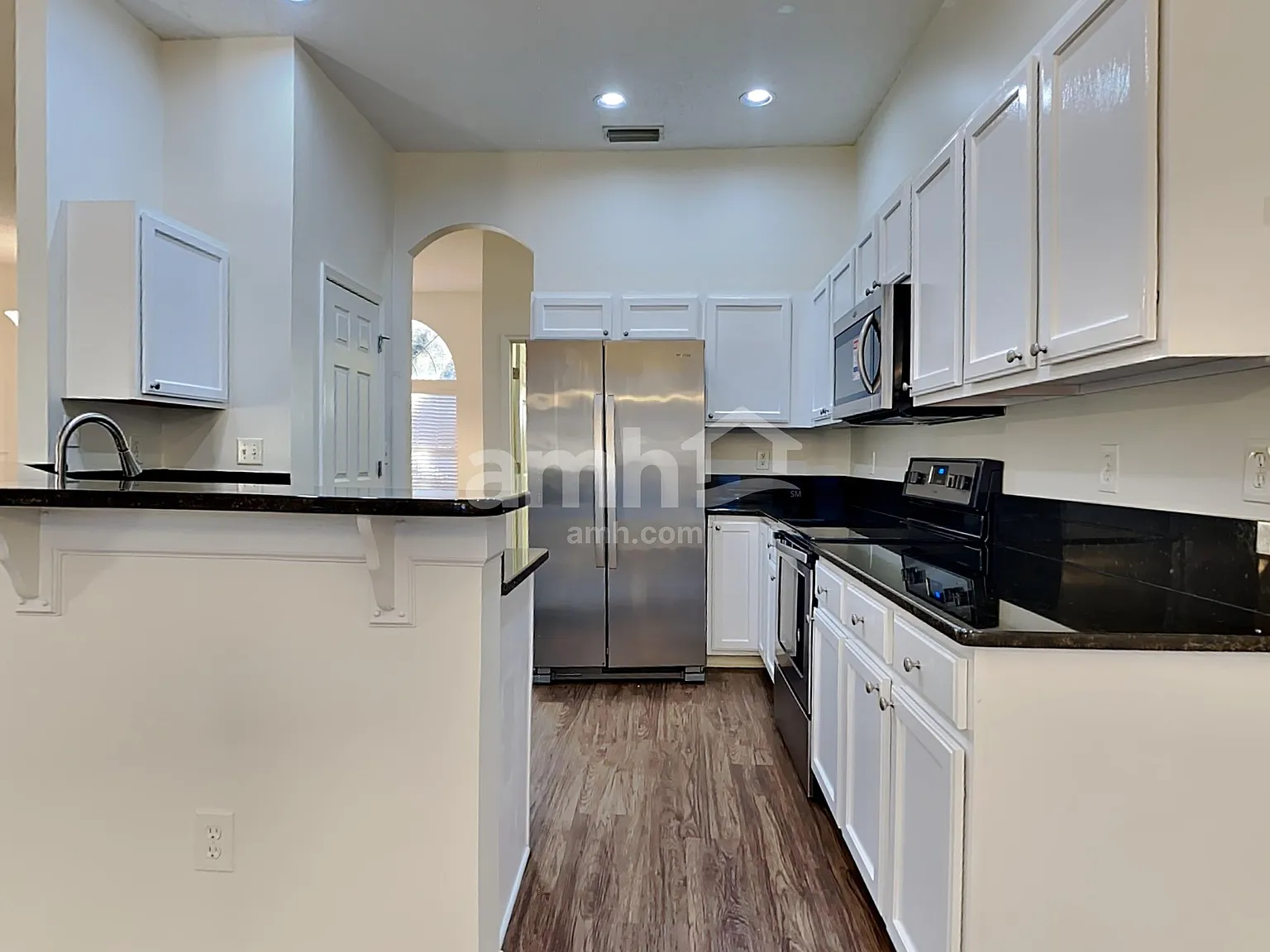 3 bed, 2.0 bath, 1824 sqft, $2,540 — Photo 4