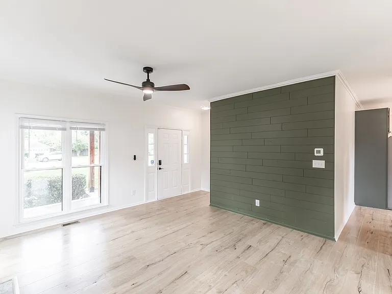 122 Sleepy Hollow Ct — Photo 3