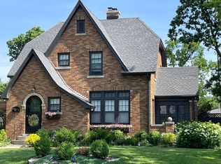 209 W Crestwood Dr, Peoria, IL 61614