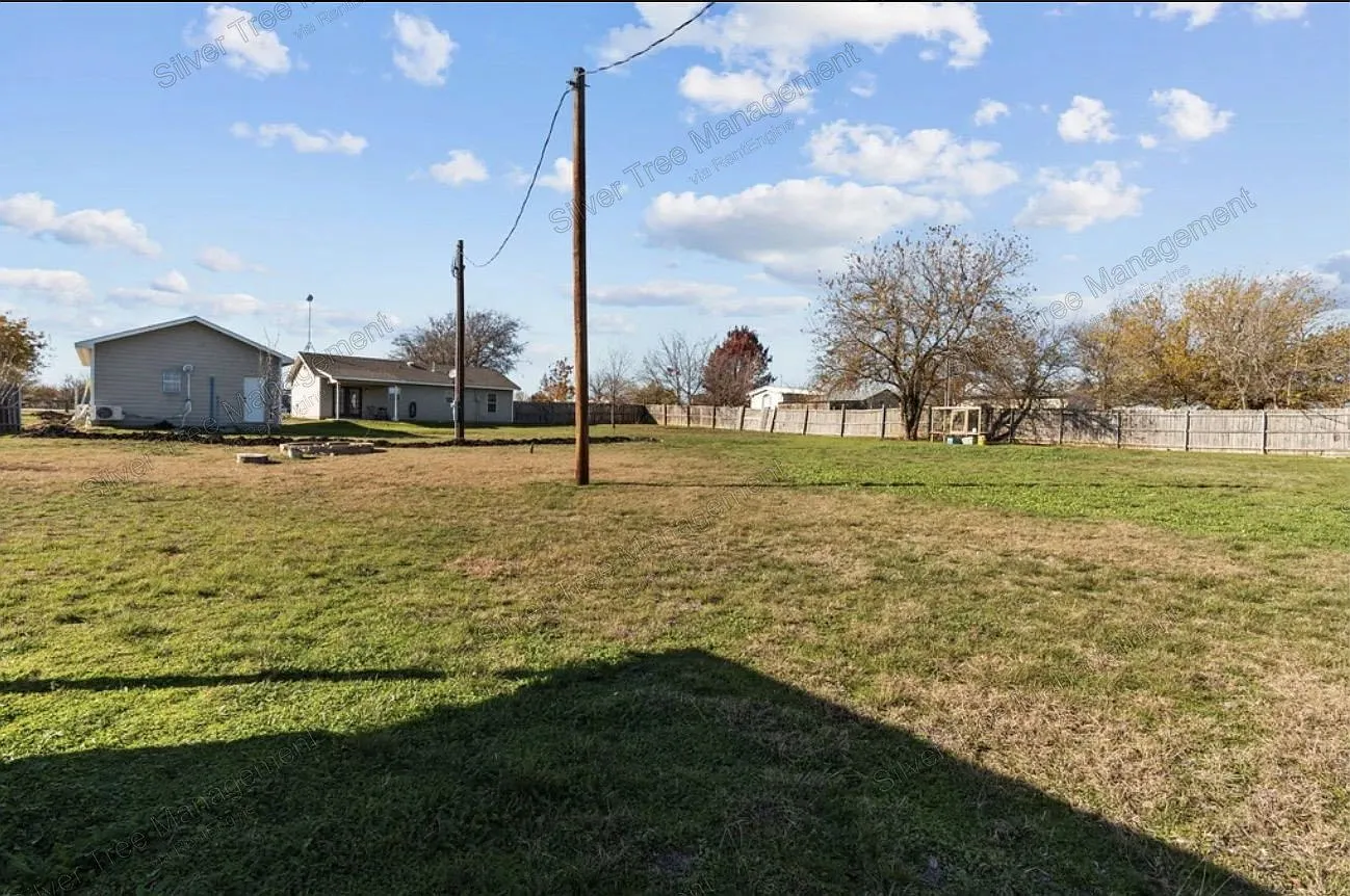 1 bed, 1.0 bath, 700 sqft, $800 — Photo 1