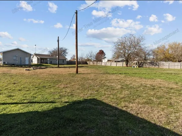 409 Strawberry Ln #B, Rhome, TX 76078