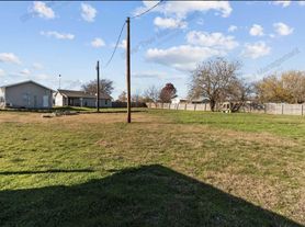 409 Strawberry Ln, Rhome, TX