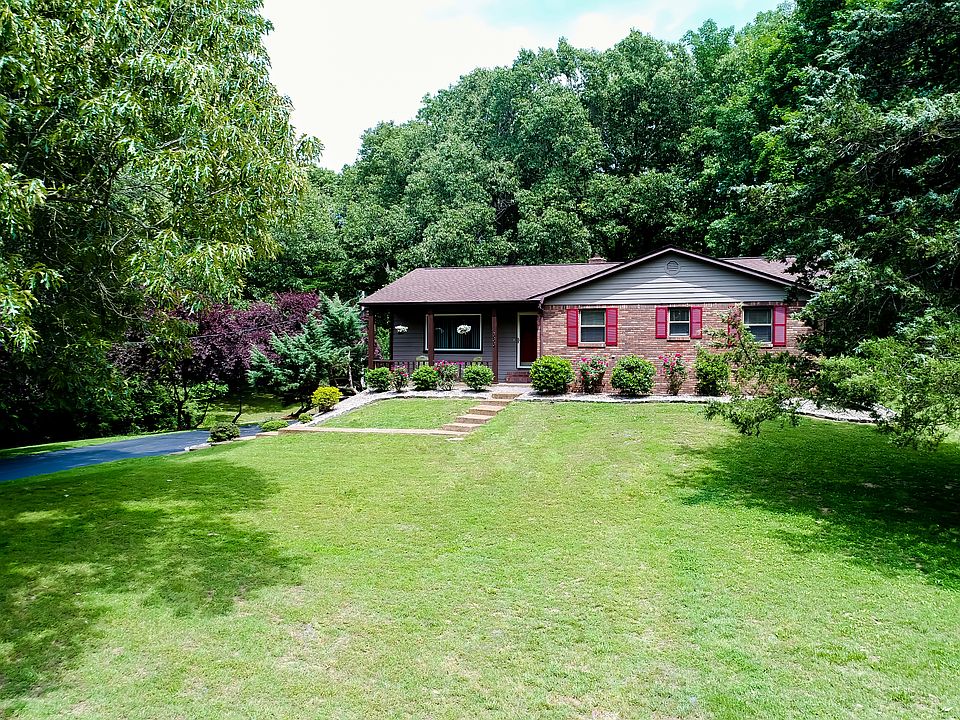 1st image of 333 Green Oaks Ln