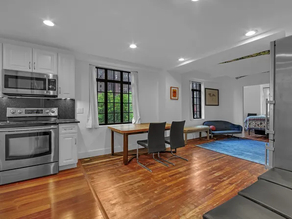 320 East 42nd Street image 1 of 15