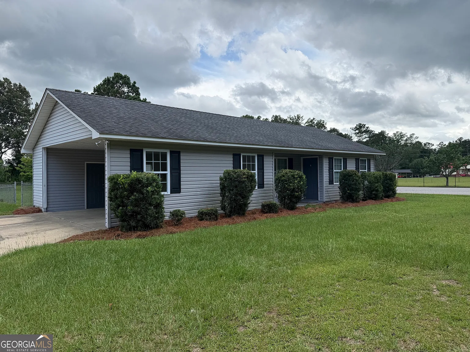 3 bed, 2.0 bath, 1464 sqft, $1,950 — Photo 3