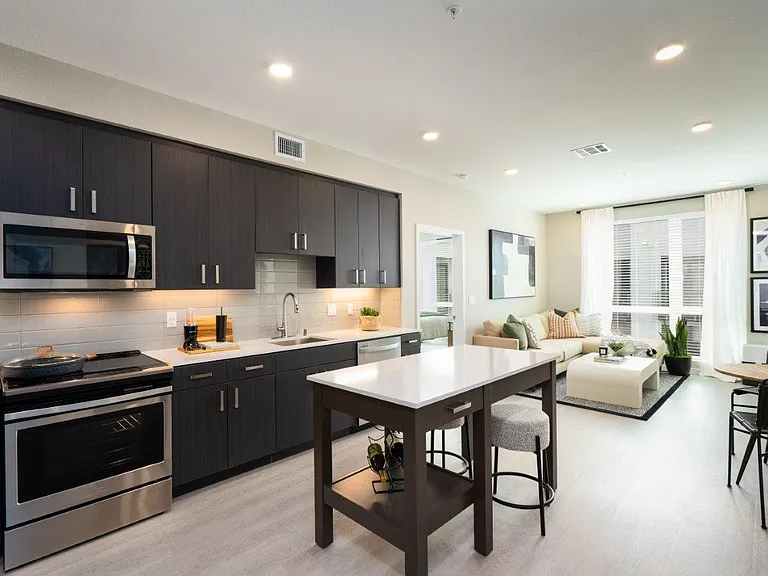 312 Gates Dr — Photo 3