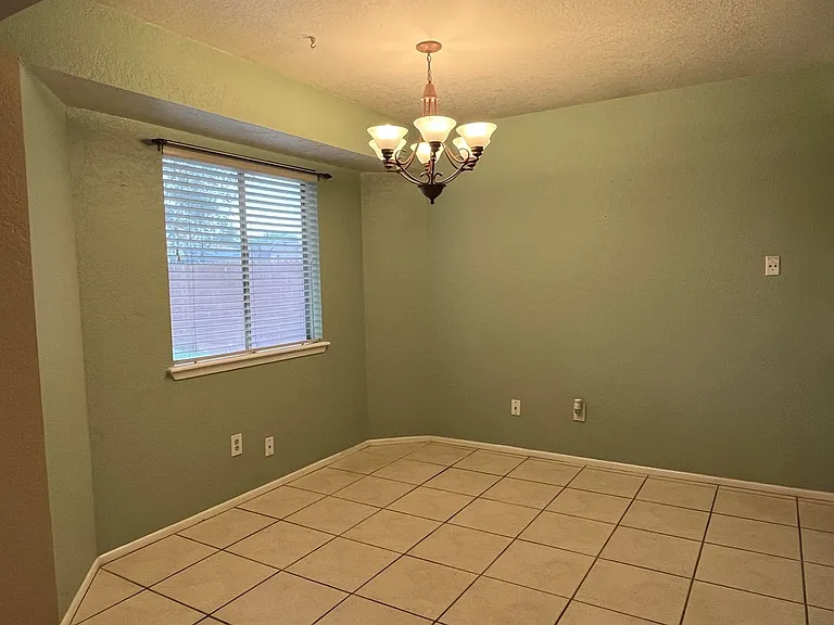 2118 Meadowgrove Dr — Photo 5
