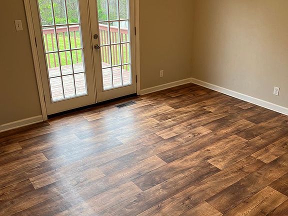 4th image of 258 Golden Pond Ave