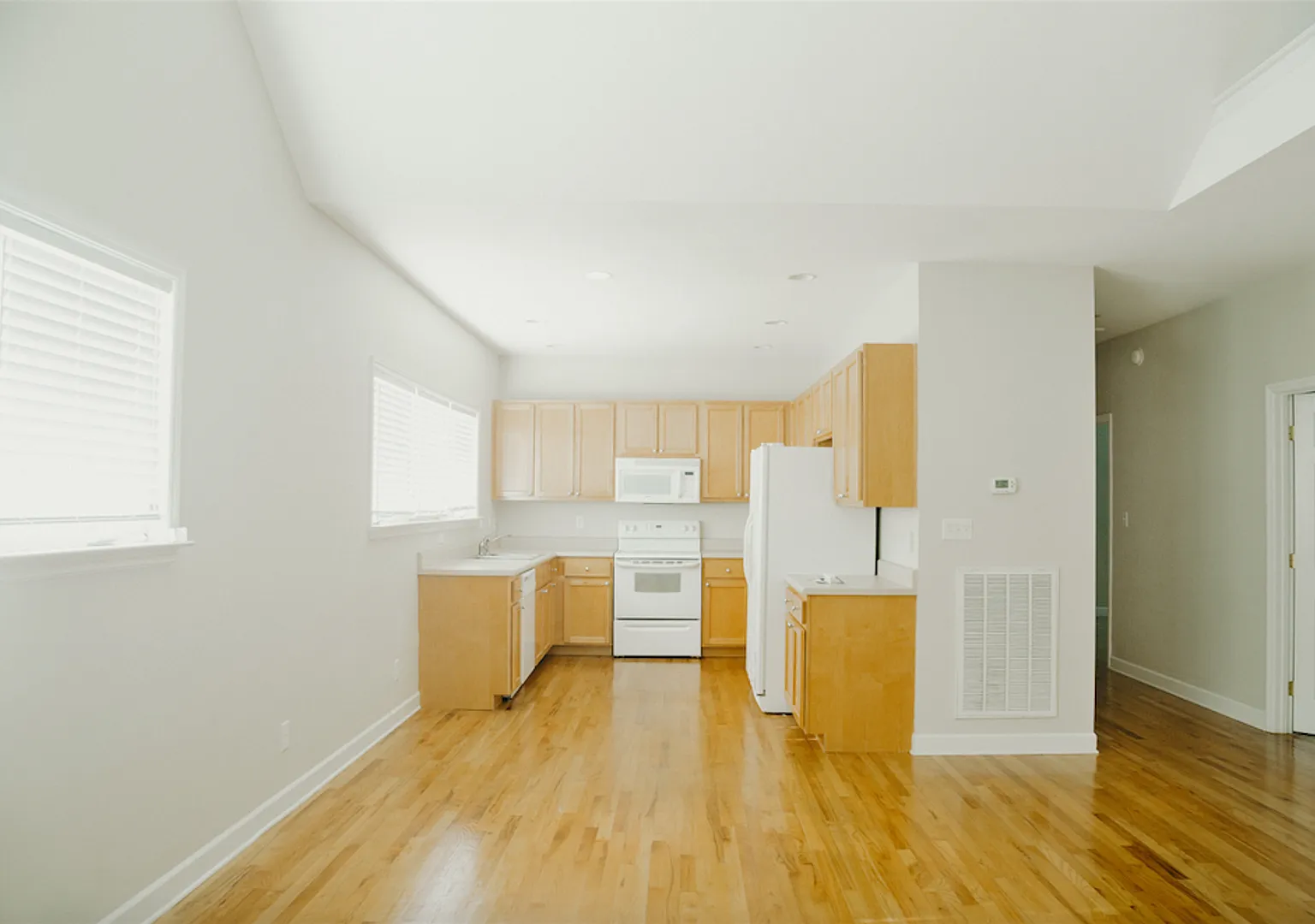 3 Bedroom 2 Bath Home Near St. Elmo — Photo 1