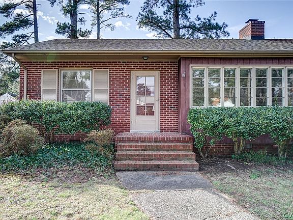 4th image of 7610 Noble Ave