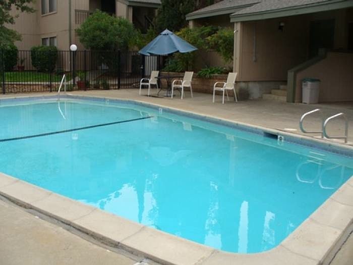 2nd image of 13001 Lincoln Way